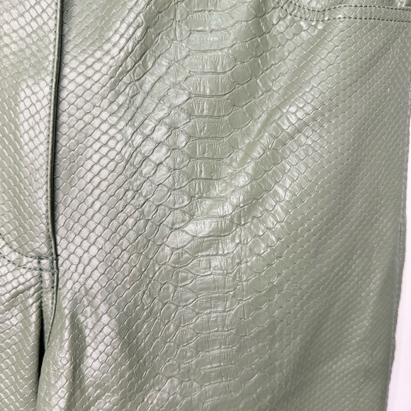 Aritzia Wilfred THE MELINA™ Pant Python-embossed Vegan Leather Straight Leg Sage - Picture 4 of 13